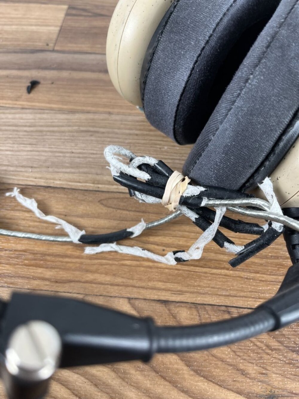 E-13 ANR Flightcom Military Headset With Case And Manual E13 UNtested AS-IS - Picture 10 of 16